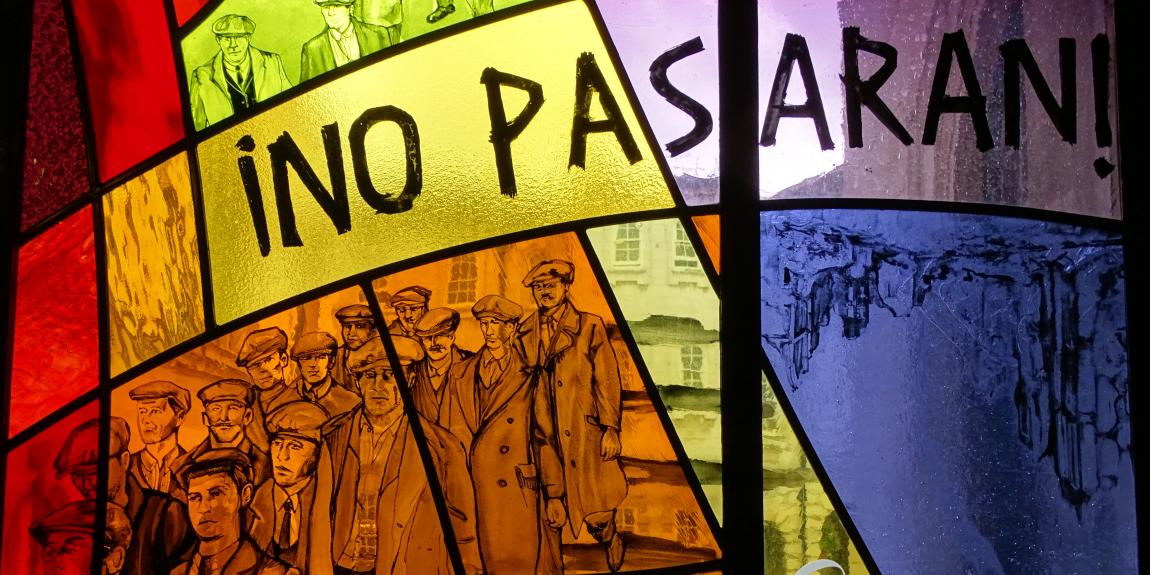Lasimaalaus, joka kunnioittaa irlantilaisten Espanjan sisällissodan vapaaehtoisten muistoa.