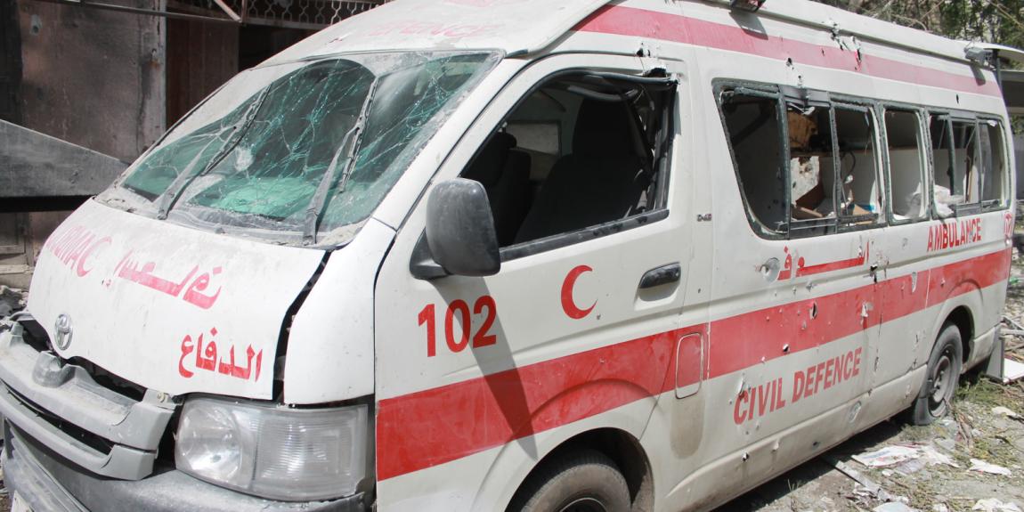 Kuvassa tuhoutunut ambulanssi Gazassa heinäkuussa.