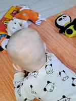 Kuvituskuva vauva ja lelut Kuvituskuva vauva ja lelut