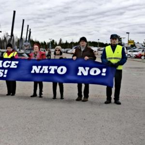 Mielenosoitus Rovaniemella Natoa vastaan.