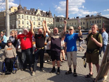 SKP:n puheenjohtaja JP Väisänen "Myös meidän täällä Suomessa on hyvä katsella ennakkoluulottomasti kohti uutta vasemmistolaista yhteistyötä. Meidän on mahdollista rakentaa rehellinen vasemmistolainen kapitalismin ja uusliberalismin vastainen yhteistyön rintama."