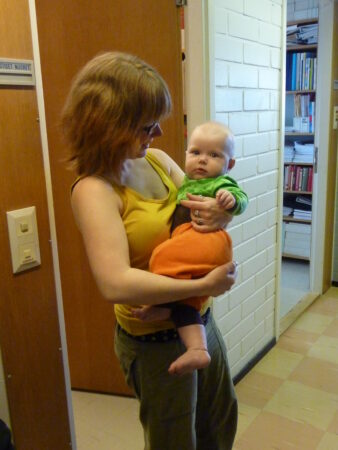 Kuvassa äiti ja lapsi