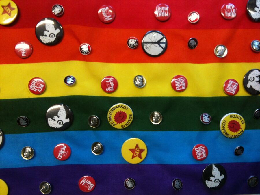 JP Väisänen: "Kannatan avioliittolain muuttamista sukupuolineutraaliksi. Samaa sukupuolta olevat parit tulee asettaa lainsäädännössä yhdenvertaiseen asemaan eri sukupuolta olevien parien kanssa."