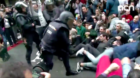 kommunismi ei ole poliisien mieleen