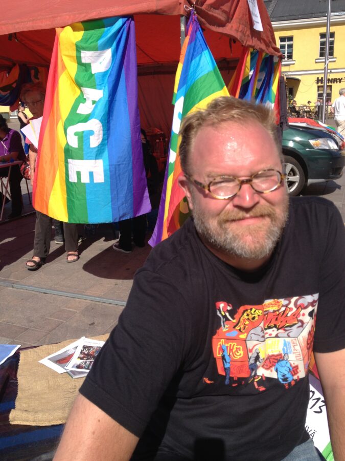 SKP:n puheenjohtaja JP Väisänen " Suomessa on ajankohtaista asekaupan aktivoimisen sijaa nostaa uudelleen esille aloite ydinaseettomasta Pohjolasta ja päinvastoin kuin EU:n poliittinen eliitti