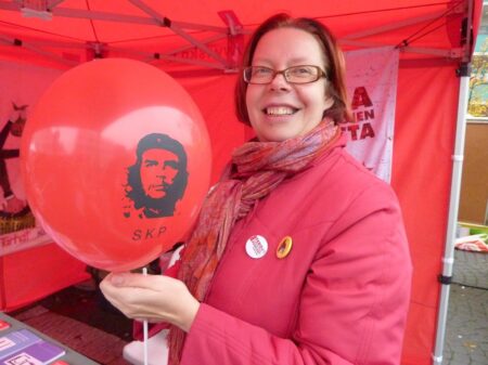 Tiina Sanberg liikuntalautakunnassa vaatii yhteistyösopimuksiin selkeämpiä ohjeita.