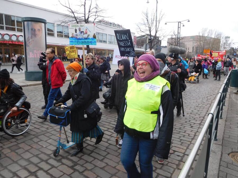 Joukkovoimalla vaatimassa loppua leikkauksille. Tätä hallitusta ei todellakaan haluta jatkoon.