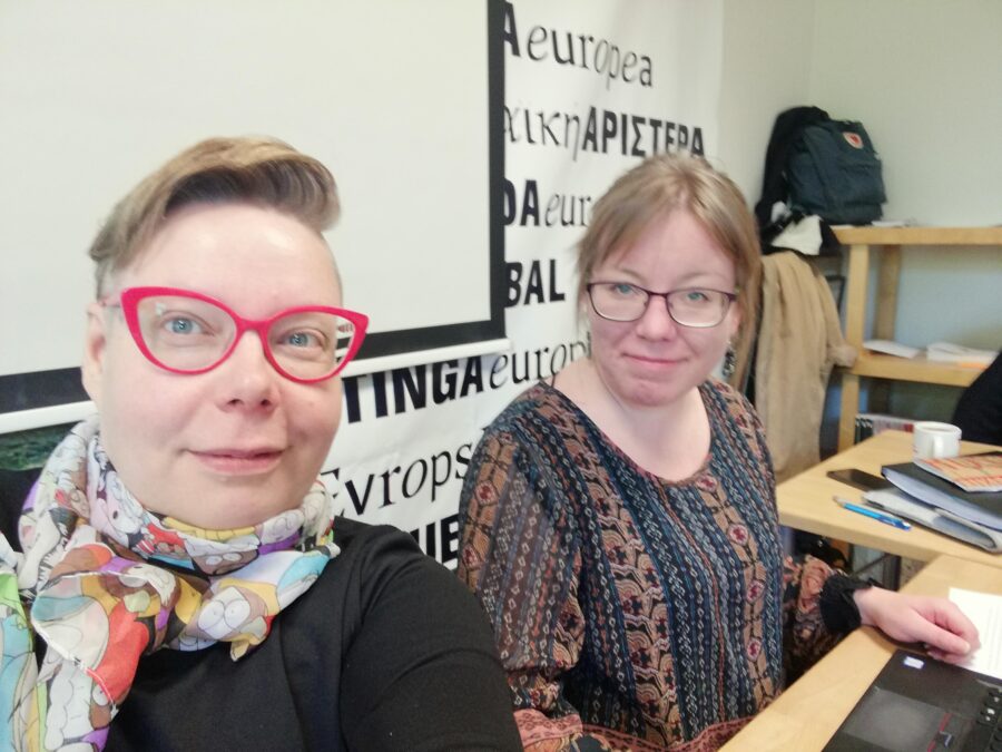 Tiina Sandberg ja Anna Mikkola valmiina aloittamaan kokous.