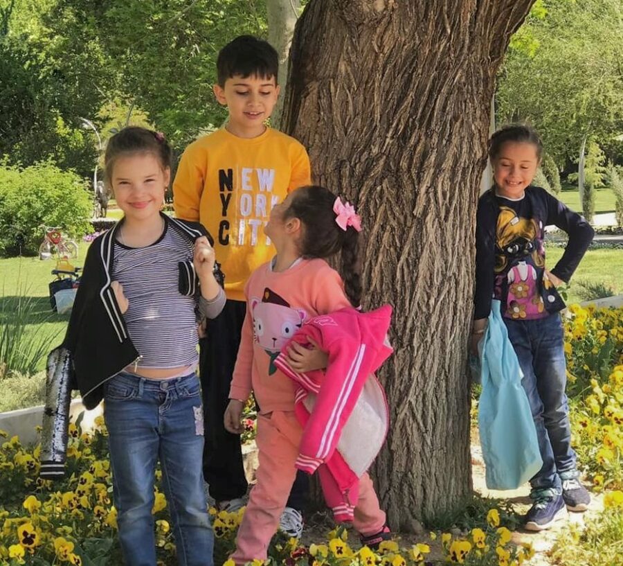 Lapsia Teheranilaisessa puistossa kesällä 2019. Kuva Wikipedia