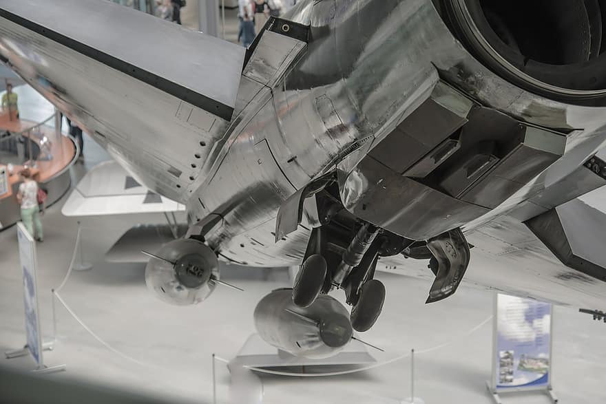 Hävittäjä museossa kuvituskuva Pikist