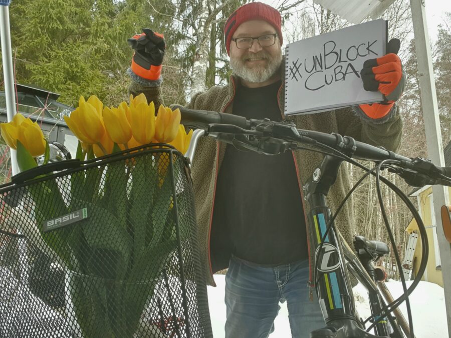 Fillarikommunisti Väisänen vastustaa Kuuban kauppasaartoa