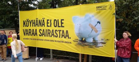 Amnestyn iso keltaine banderolli