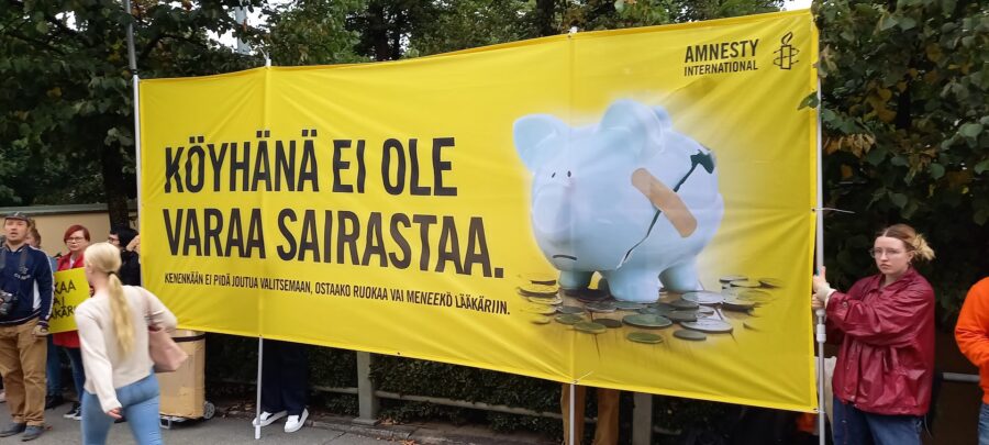 Amnestyn iso keltaine banderolli