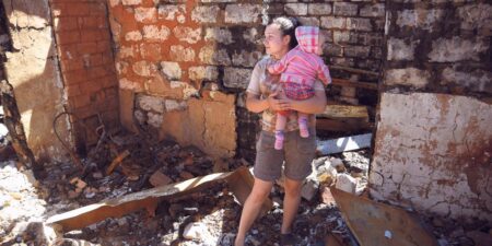 Äiti ja lapsi Donetskissa