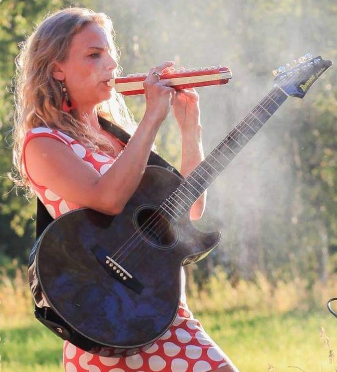 Henna Hartikainen on Mama Radical