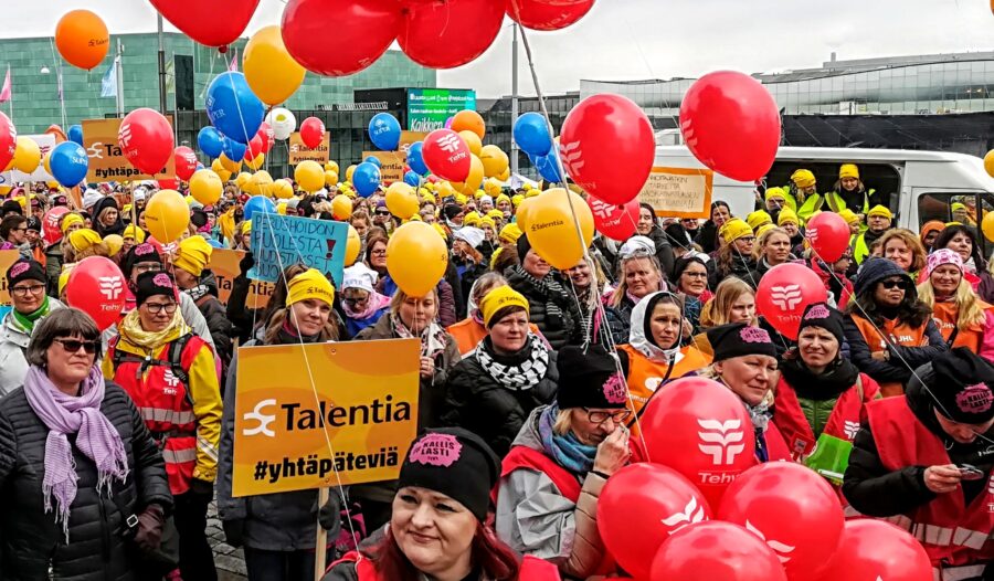 Varhaiskasvatuksen työntekijät vaativat parempaa palkkaa mielenosoituksessa.