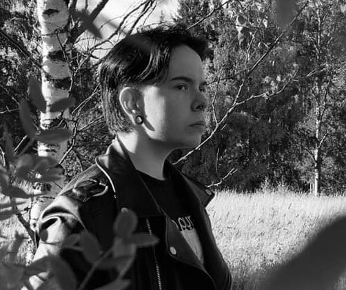 Kommunistinuorten Mikael Jurvanen puhuu YK:n ydinaseet kieltävän sopimuksen merkityksestä