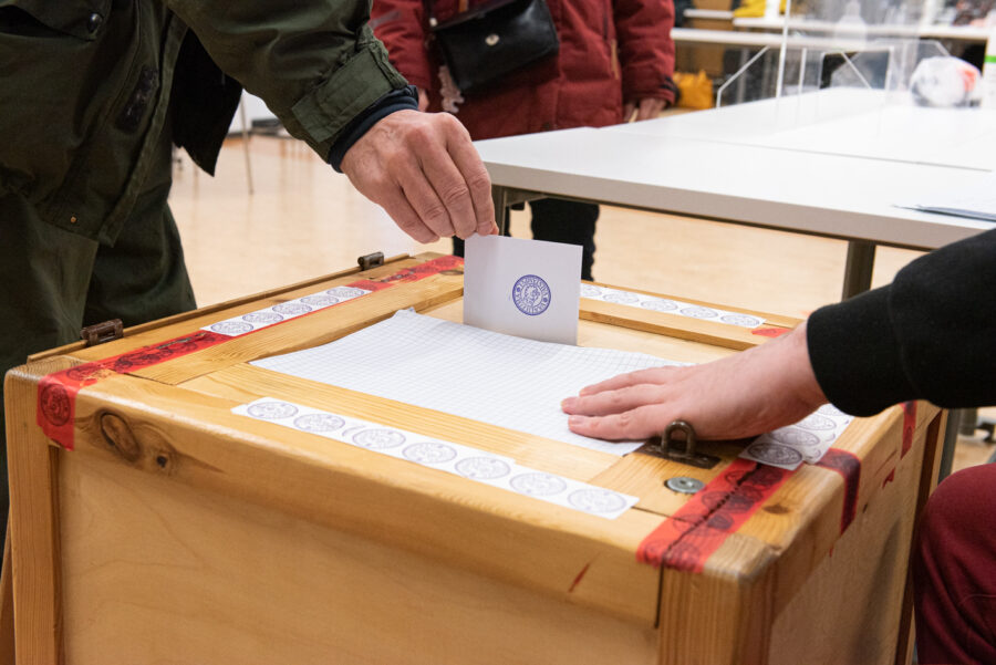 Kuvituskuva äänestys vaaliuurna
