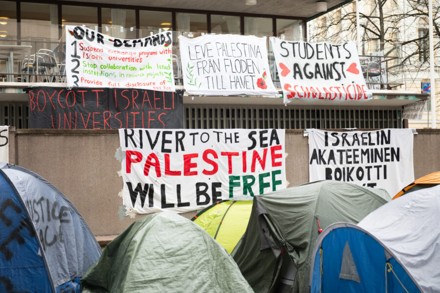 Telttamielenosoitus 10.5.2024 Palestiinan tueksi HKi Yliopisto Porthania kuva Emma Grönqvist