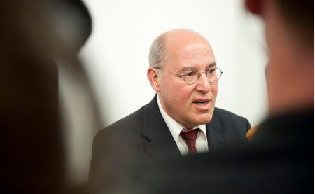 Gregor Gysi perään kuuluttaa solidaarisuutta Brasilian vasemmistolaisten liikkeiden kanssa.