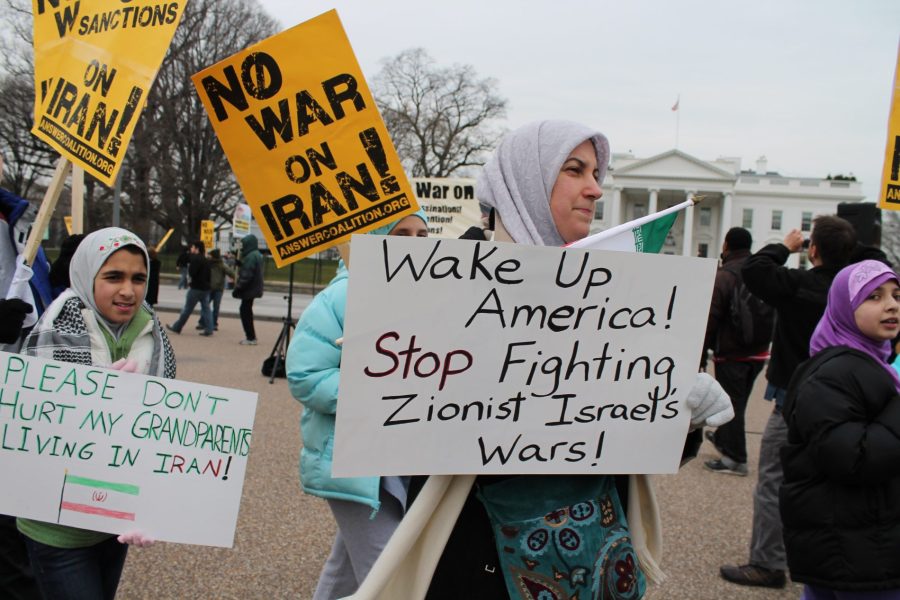 Rauhanmielenosoitus Yhdysvalloissa Iraniin hyökkäämistä vastaan.